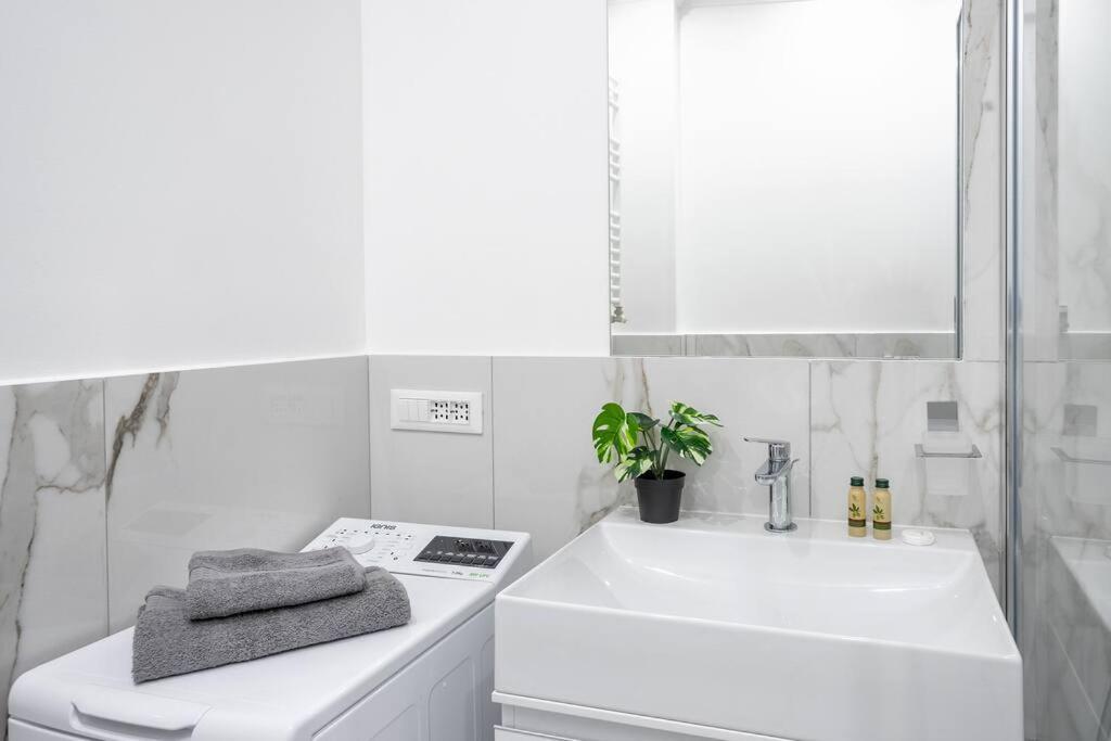 Duomo'S Nest - Central Mini-Apt มิลาน ภายนอก รูปภาพ